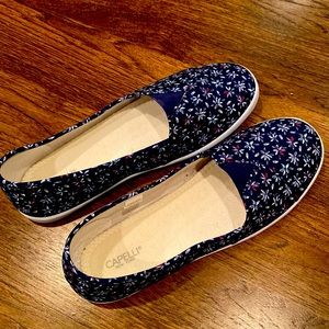 Capelli New York Memory Foam slip on navy purple floral shoe size 11 NWT